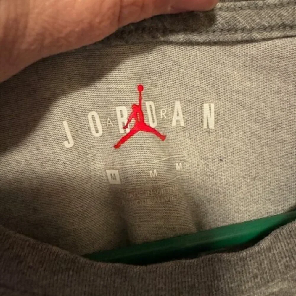 Nike Air‎ Jordan Men's Grey Graphic Logo Short Sleeve Size Medium